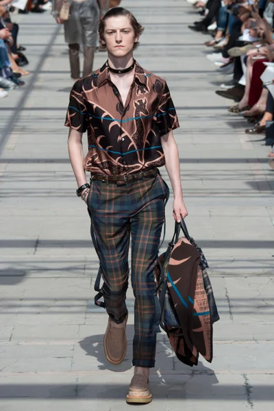 Look 17